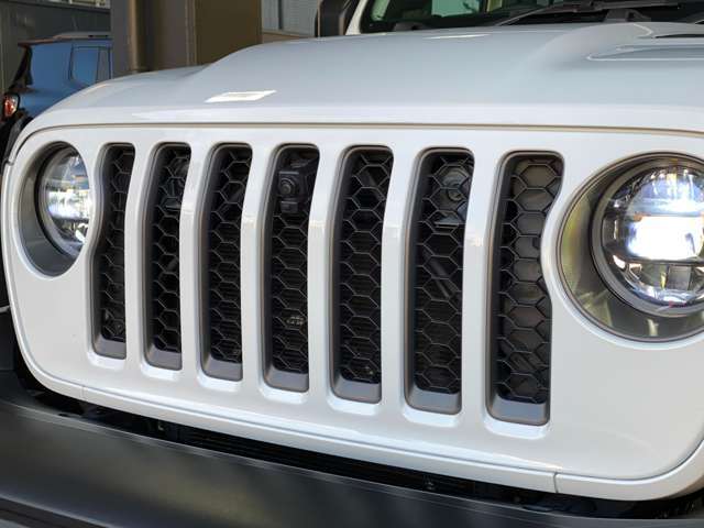 セブンスロットルグリルはJeepの特徴です！