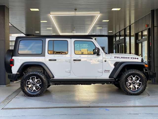 □■右側面■□　ホイールアーチが台形なのはJeepのみのデザインになり、ここを見てもJeepとすぐ分かります！