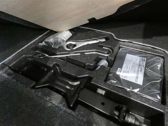 パンク修理キット搭載。