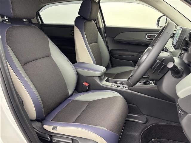 【運転席】『運転席周辺』の画像になります。写真の内容に関してご不明点、ご質問等がございましたらお気軽にガリバー店舗までお問い合わせください。