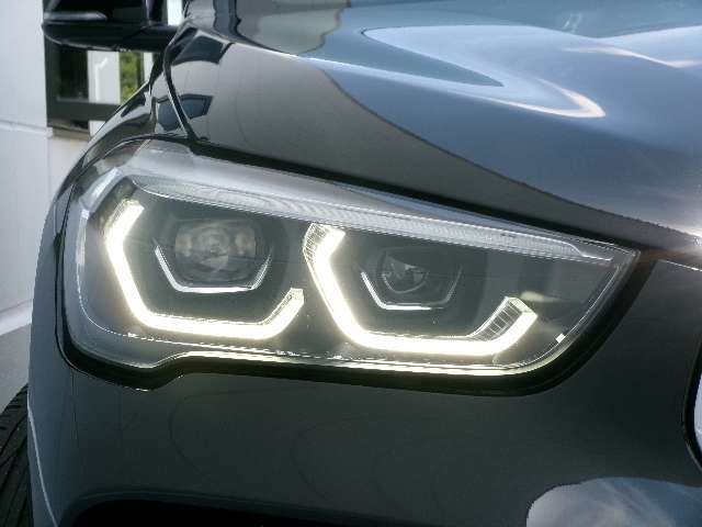 LEDヘッドライトで視界も良好です。見た目も恰好良いです。
