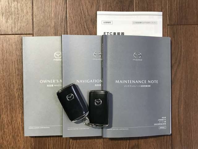 取扱書＆整備手帳揃っております☆遠くからドアの開錠施錠が出来る便利なキーレスを装備しています。