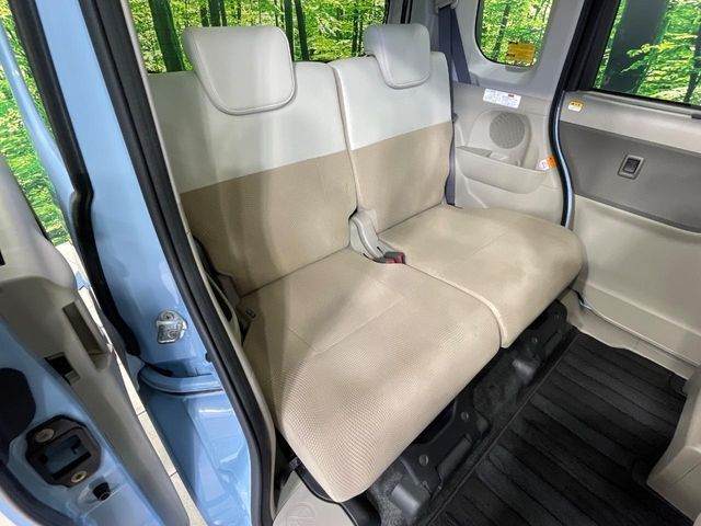 後部座席も気になるようなキズ・汚れやへたり等、大きなダメージはなく、良好な状態です。