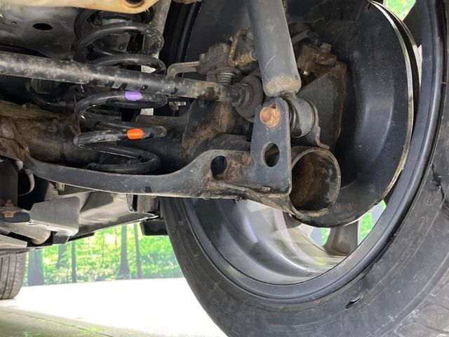 お車を安心してお乗りいただく為には、足回りの定期点検が欠かせません。サービスサポート（有償保証）では無料点検もご提供しており、安心のカーライフをお過ごしいただけるサポート体制が整っています。