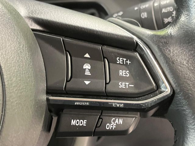 【マツダ・レーダークルーズコントロール】高速道路での長距離走行が楽に！自動で速度を保つクルーズコントロールが、衝突軽減システムと連携し、前方の車両を感知して車間を保つように速度調節してくれます！！