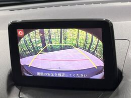 【バックカメラ】駐車時に後方がリアルタイム映像で確認できます。大型商業施設や立体駐車場での駐車時や、夜間のバック時に大活躍！運転スキルに関わらず、今や必須となった装備のひとつです！