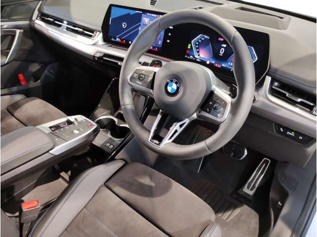 ☆センターパネルを運転席側に僅かに傾けたBMW独特のインパネ☆【駆け抜ける歓び】はここからもスタートしております☆