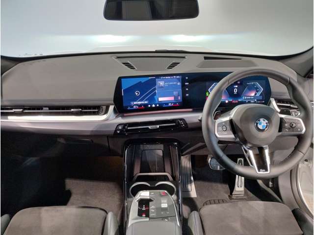 ☆センターパネルを運転席側に僅かに傾けたBMW独特のインパネ☆【駆け抜ける歓び】はここからもスタートしております☆