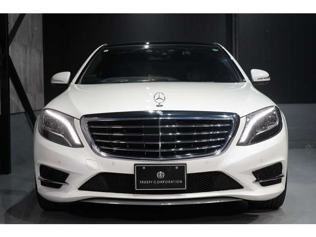 ■中期型■エクスクルーシブ■AMGライン■AMG19インチホイール■パノラミックスライディングルーフ■黒本革シート■シートヒーター■ベンチレーター■360度カメラ■ヘッドアップディスプレイ■レーダーセーフティ■