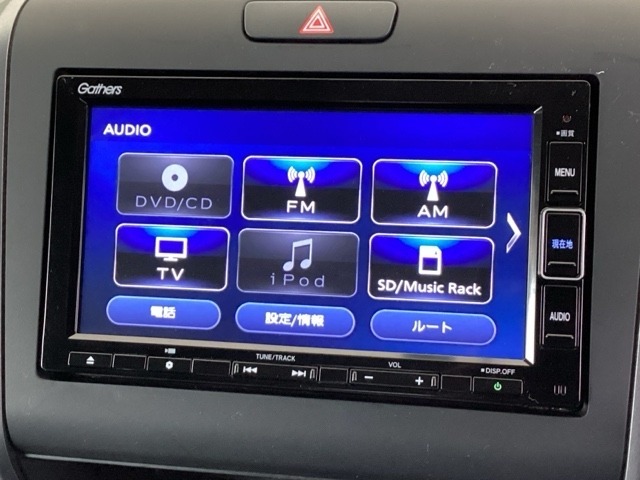 ナビ機能だけでなく、ミュージックサーバー、Bluetooth、フルセグテレビ、DVDとCD再生など、オーディオ機能がついています。