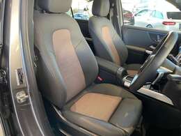 メルセデス・ベンツのシートは人間工学に基づき、疲れにくいシート構成となっております。長距離ドライブも問題ございません！