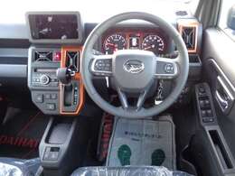 ワクワク感あるデザインと多彩な収容スペースのある前席「クルースペース」と、自由自在にアレンジ可能な後部フレキシブルスペース」により、日常からレジャーまでアクティブに活躍できるモデル！