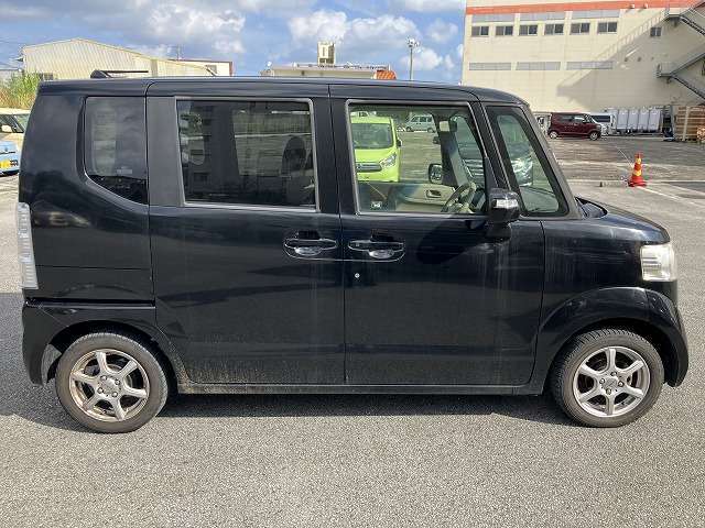 ご来店されたお客様に詳しくお話をさせて頂きために、「修復歴の有無」「不具合箇所の確認」「セールスポイント」等のご案内を行っておりますので、より安心してお乗り頂けるお車となります。