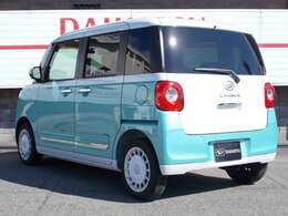 自社中古車専用板金工場で仕上げ済みの展示車を多数取り揃えています。