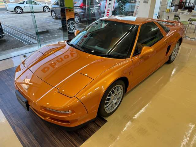 リトラクタブル式のNSXでは3.2リッターエンジンのTypeRモデルがありませんでしたのでTYPESが上級モデルとなっておりました。そして更に走ることだけに生産されたTypeS・Zeroでございます。