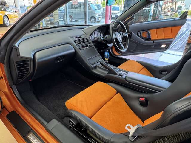 ベースグレードとの大きな違いであります専用バケットシートになります。TypeRではアルカンターラのみの仕立てですが、TypeS TypeS・Zeroではレザーとコンビの仕立てになっております。