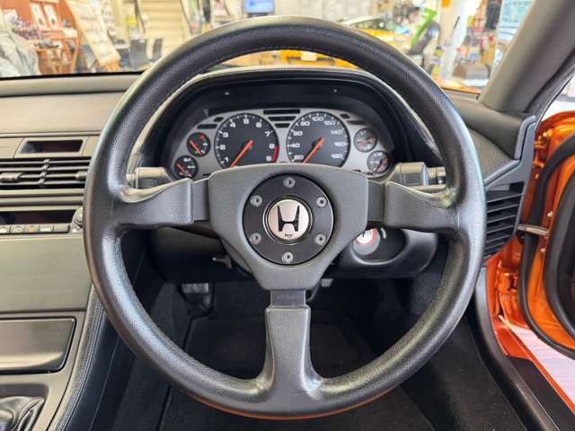 TypeSやTypeS・Zero専用のハンドル、ホーンボタンになります。こちらも改造等されておらずオリジナルのままでございます。