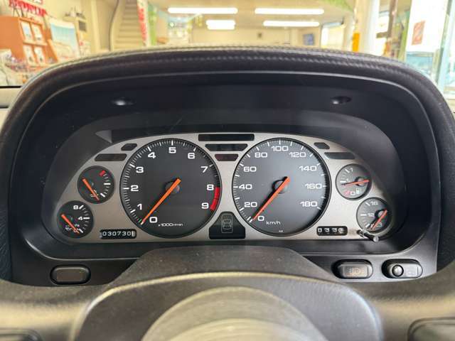 TypeS TypeS・Zeroモデルには軽量かつ運動性能をあげるために快適装備のクルーズコントロールやエアバックシステムは搭載されておりません。