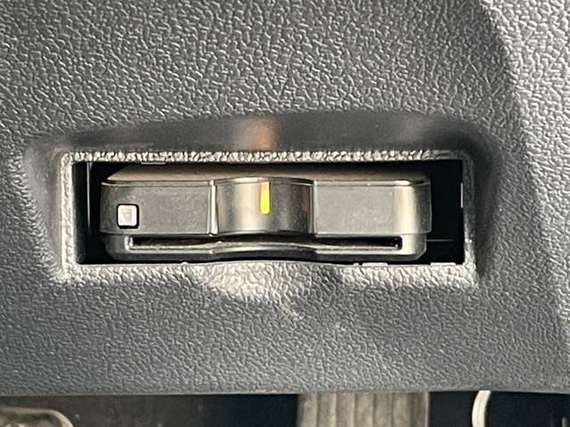 ◆【ETC】有料道路を利用する際に料金所で停止することなく通過できる、ETC車載器（ノンストップ自動料金収受システム機器）が装備されています。セットアップを行うことで利用可能になります。