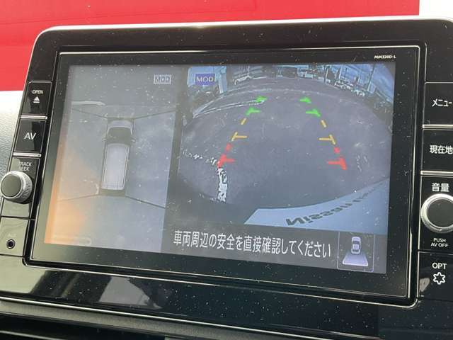 上から丸見えアラウンドビュー！車を真上から見下ろした様な映像を映し出すアラウンドビューモニター。これで車庫入れもラクラク。