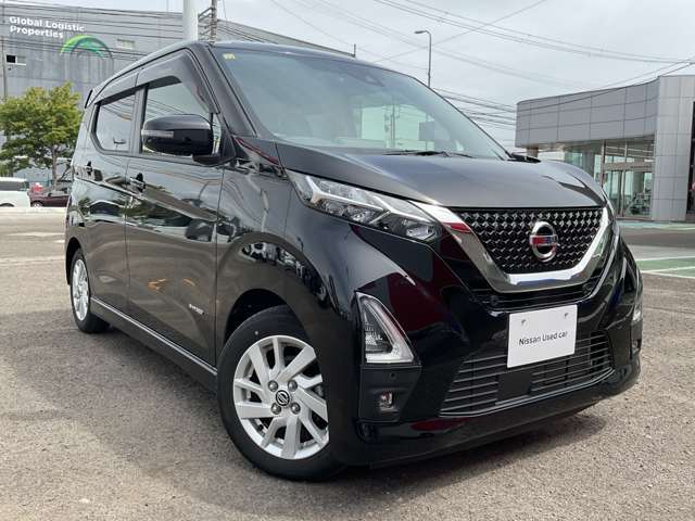 お客様のおクルマをつねにベストコンディションに保つため日産車の特性を知り尽したサービススタッフが的確にメンテナンスいたします。