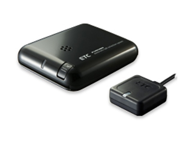 古野電機製のETCです。コンパクトサイズですので取付もすっきり。