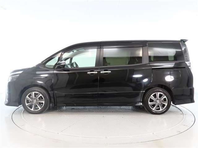 ロングラン保証付き。トヨタのお店で中古車をお買い上げいただいたお客様に安心で快適なカーライフをお約束する。1年間の保証です。