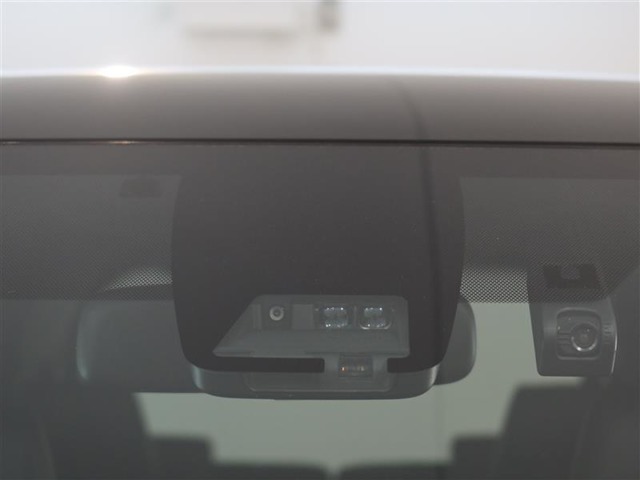 サポカーは、高齢運転者を含めたすべてのドライバーによる交通事故の発生防止・被害軽減対策の一環として、国が推奨する新しい自動車安全コンセプトです。詳しくは販売店スタッフまでおたずねください。