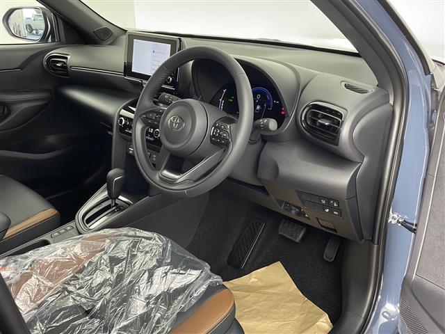 【運転席】座り心地が良いシートなので長時間の運転でも快適にお過ごしいただけます。新品のフロアマットのご注文も可能です。掲載箇所以外にご希望の写真がございましたらお気軽にお問い合わせ下さい。