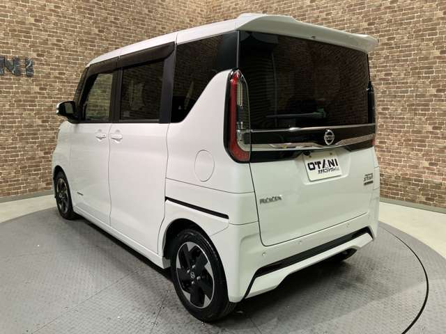 ■遠方にお住まいの方へ■　当社ではお車の販売を大阪府・和歌山県に在住のお客様のみとさせていただいております。誠に勝手ながら、ご理解とご協力を賜りますようお願い申し上げます。