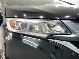 LEDヘッドライトは、点灯の瞬間から最大光量を発揮し、突然暗くなるトンネルなどでの安定感を高めます。