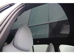 一面ガラスのサンルーフが搭載しております。