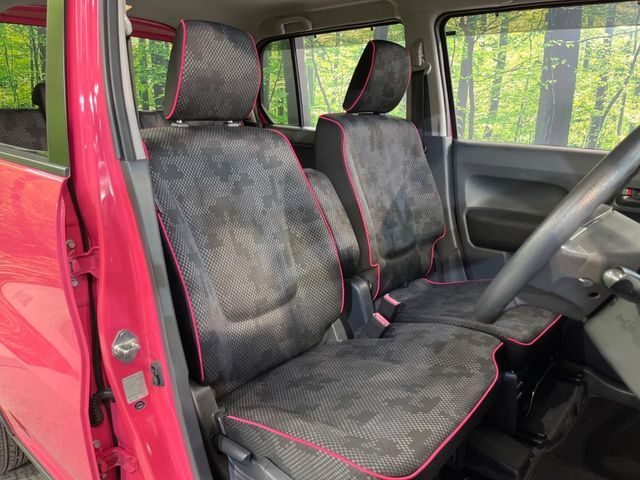 運転席シート廻りは使用感も少なく、良好な状態となっています。丁寧に使われていたことがよくわかりますね。