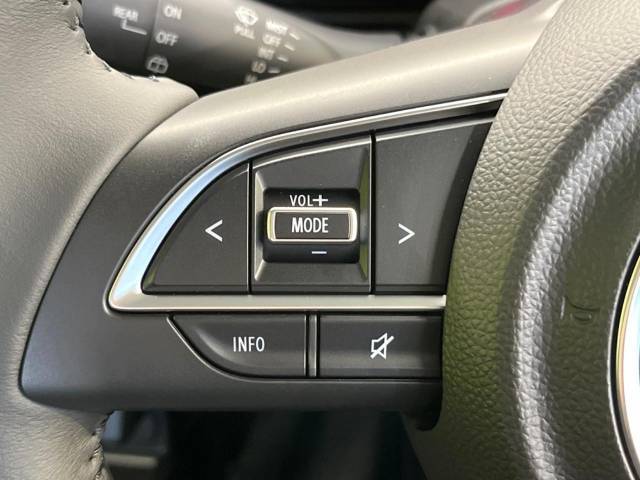【ステアリングスイッチ】運転中、前方から目線をそらすことなく、オーディオ等の操作が可能な便利機能！安心＆快適なドライブを演出してくれます♪