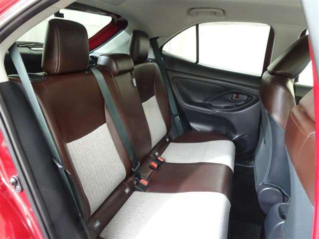 ゆとりある広々とした車内空間は、ドライブを始め買い物やレジャーなど、幅広く活躍します。一人でもみんなとでもお出かけを楽しみましょう！