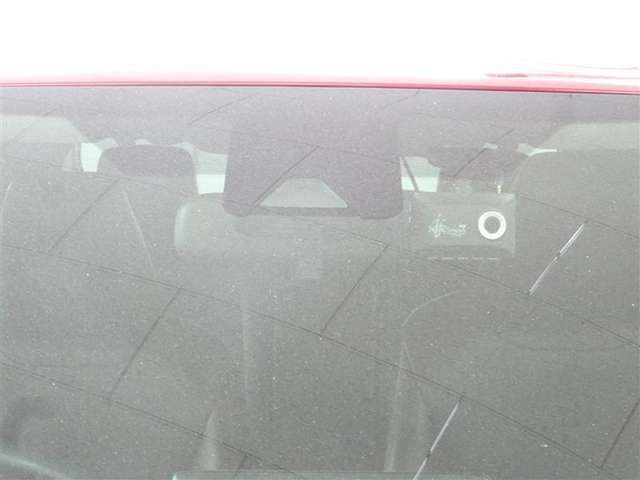 サポカーSとは、衝突被害軽減ブレーキに加えて、ペダル踏み間違い時加速抑制装置※を搭載したクルマが対象となります。詳しくは販売店スタッフまでおたずねください。※マニュアル車は除く