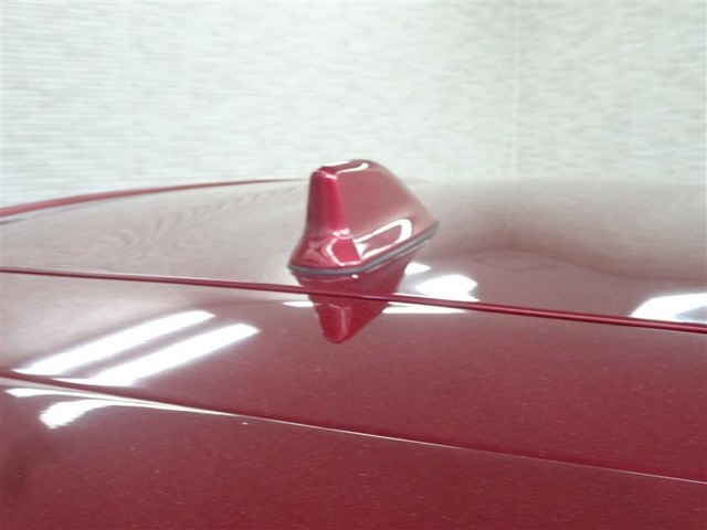 低燃費で環境にもやさしいハイブリッド車です。トヨタ専用診断機器でハイブリッドシステムを綿密に点検してあります！