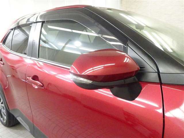 広々とした車内空間に優れた燃費性能。更にデザインも上質で人気のお車です！