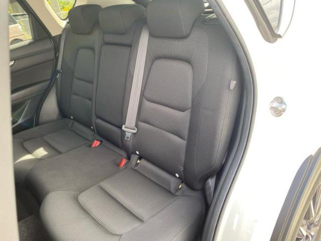 WECARSでは各商談席に大型モニターをご用意しております！見やすい大画面でゆったりと全国の在庫をご覧いただけます！是非ご来店お待ちしております！