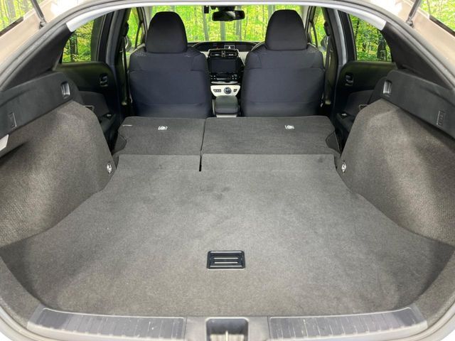 後席を格納すると、これだけの広さが！シーンに合わせたシートアレンジで、大きな荷物も積むことが出来ます♪