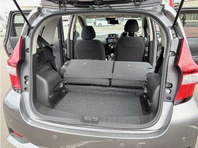 【トランク】広々と荷物もたくさん入ります。