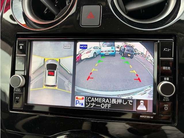 バックに入れると後部と上から見下ろした映像で周囲を確認出来ます