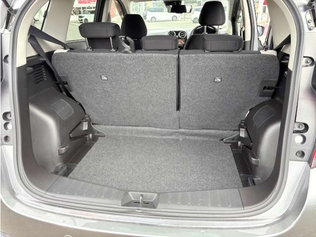 【トランク】広々と荷物もたくさん入ります。