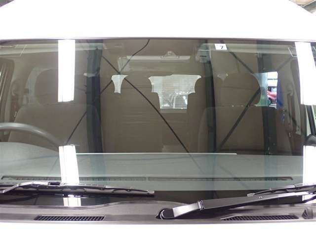 衝突回避/被害軽減　ペダル踏み間違い　車線逸脱　先進ライト充実の安全装備搭載