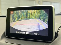 【バックカメラ】駐車時に後方がリアルタイム映像で確認できます。大型商業施設や立体駐車場での駐車時や、夜間のバック時に大活躍！運転スキルに関わらず、今や必須となった装備のひとつです！