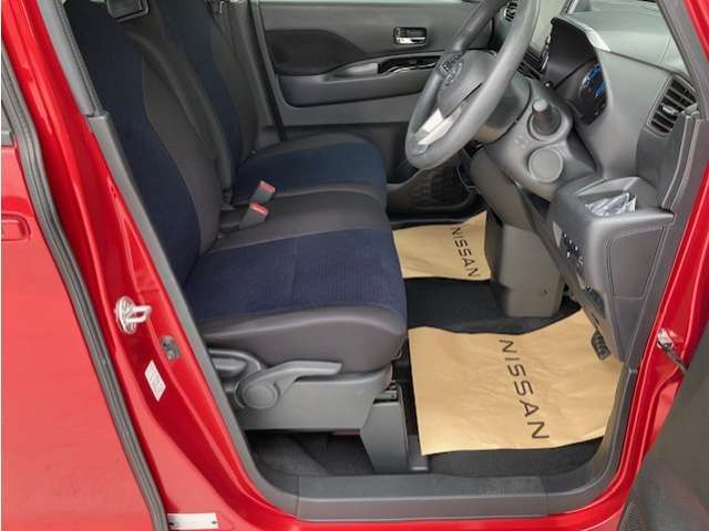 イモビライザー装備。盗難に対する防御性能を高めるために、インテリジェントキーに送信機を内蔵し、あらかじめ登録されているインテリジェントキーを使用しないと、走行可能状態にできないシステムです。