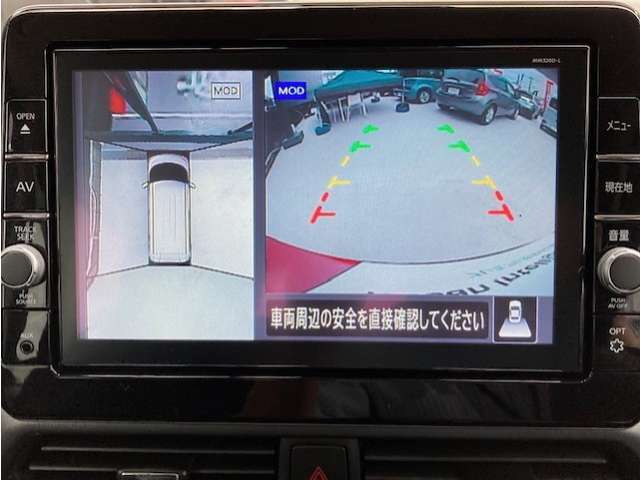 インテリジェント アラウンドビューモニター。上空から見下ろしている様な映像をモニターへ映し出し、スムーズな駐車をサポートします。さらに障害物検知センサー反応すると、警告表示、警告音により注意を促します