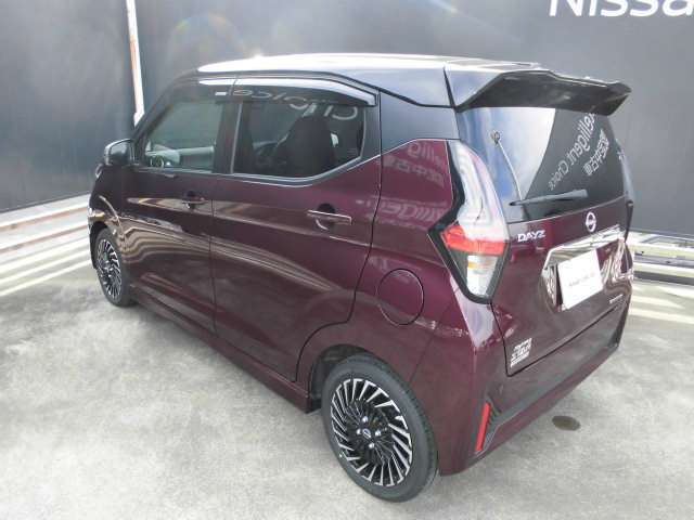 当社の車は全車種に「日産ワイド保証（1年間・距離無制限）」付き！さらに有料オプションにて保証を延長可能！1年（無料保証）＋2年（オプション有料保証）＝最長3年保証にできるワイド保証プレミアムもご用意！
