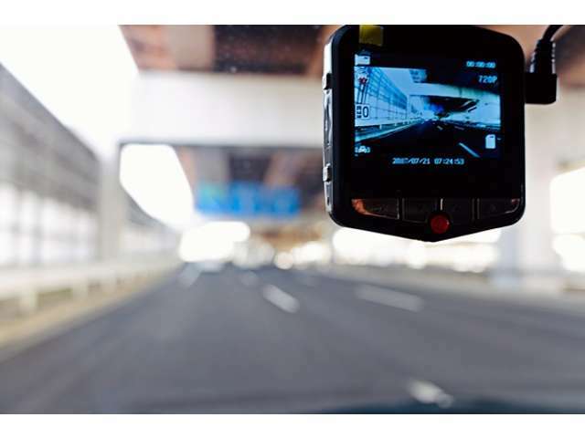 Bプラン画像：安心の国産メーカードライブレコーダーで交通トラブル回避に役立てます！