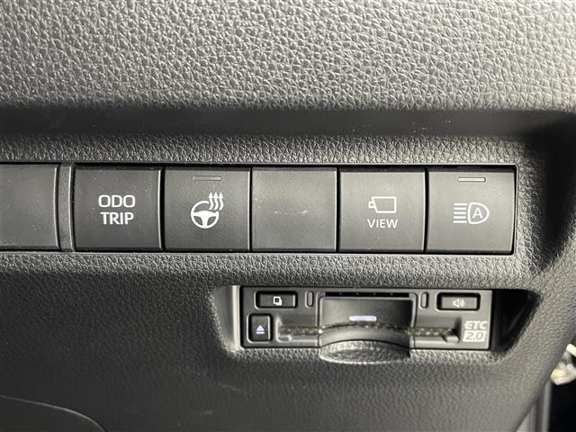 【ETC】有料道路を利用する際に料金所で停止することなく通過できる、ETC車載器（ノンストップ自動料金収受システム機器）が装備されています。セットアップを行うことで利用可能になります。